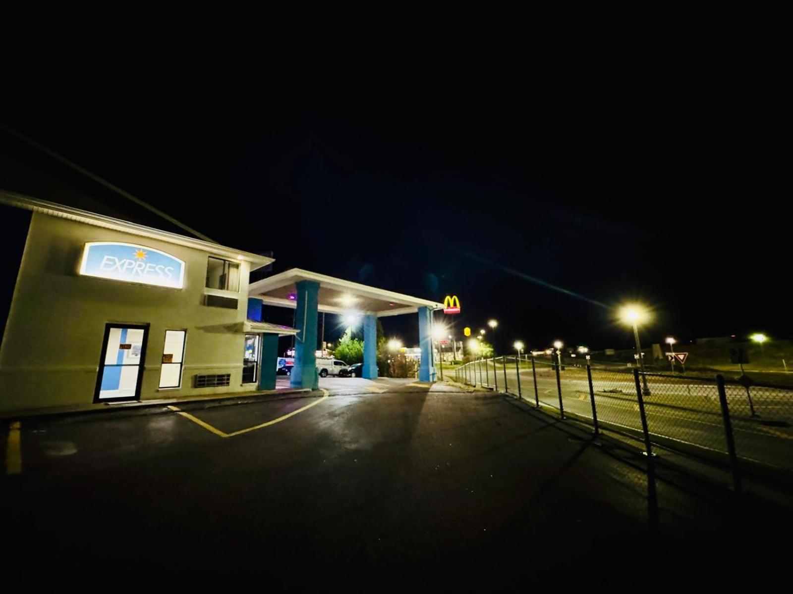 Express Inn Джанкшен Сити Экстерьер фото